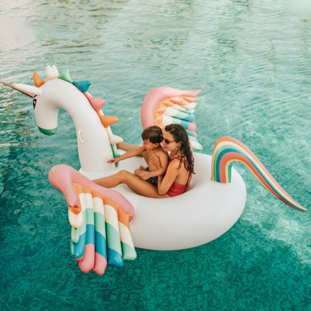 bouée matelas licorne XXL géant unicorn pool float rainbow piscine plage beach summer tahiti fenua shopping