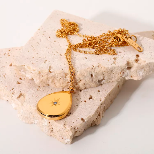 collier astrée astre astro drop goutte pendentif chaine or gold cou bijoux jewelry accessoire tahiti fenua shopping